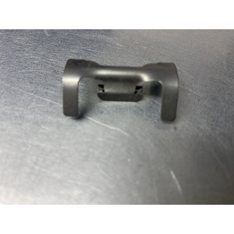 Retaining clip for trim at sill/rocker panel - Spider