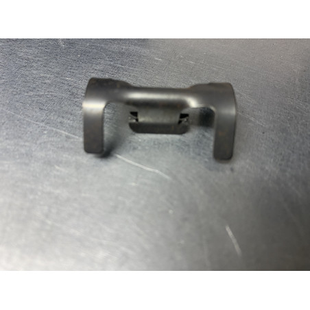 Retaining clip for trim at sill/rocker panel - Spider