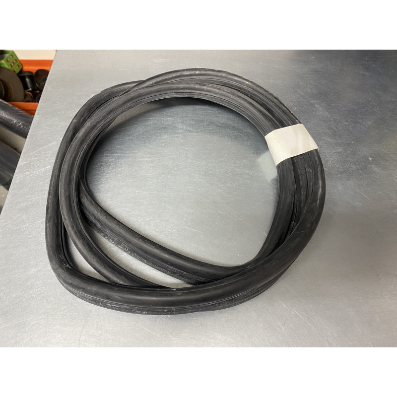 Rubber seal for windscreen - SS