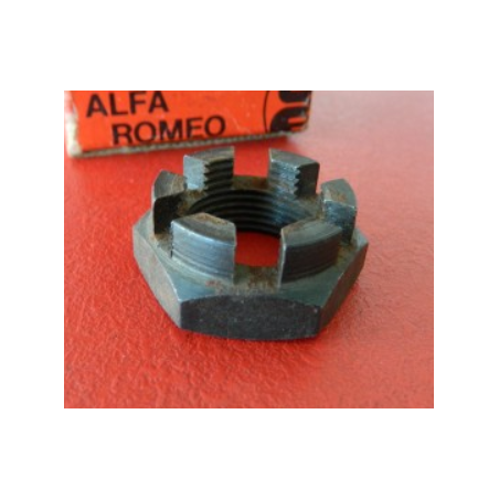 Lower crown nut for steering box
