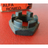 Lower crown nut for steering box