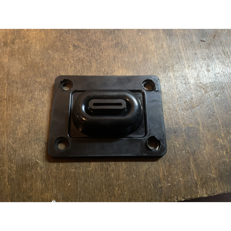 Rubber grommet for throttle linkage