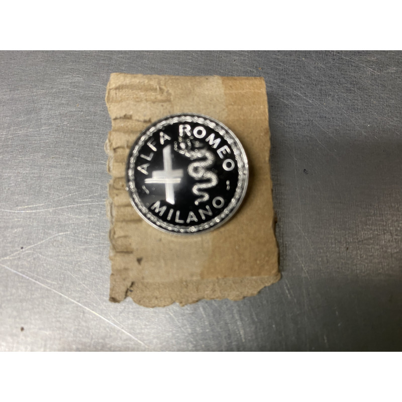 Emblem Alfa Romeo, schwarz für Kennzechenbeleuchtung "Düsenjet", hinten - Sprint & Sprint Veloce bis Bj.'61