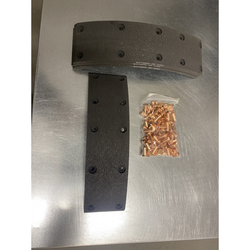 Bremsbeläge (Satz, 4 Stk.) inkl. Nieten, vorne, 2-Backenbremse für Backe 1365.53.026