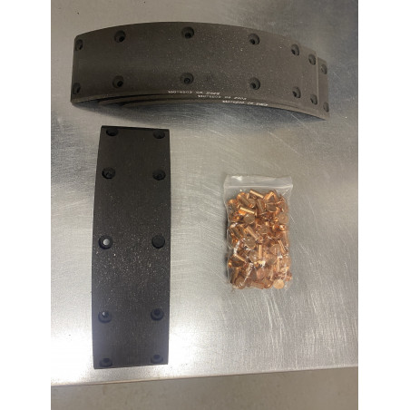 Bremsbeläge (Satz, 4 Stk.) inkl. Nieten, hinten für breite Trommel mit Bremsback aus Alu